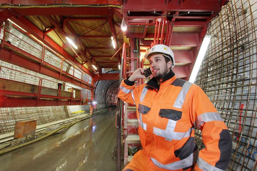 坚固耐用的智能手机可胜任艰巨的工作——让用户保持联系 坚固耐用的智能手机可胜任艰巨的工作——让用户保持联系