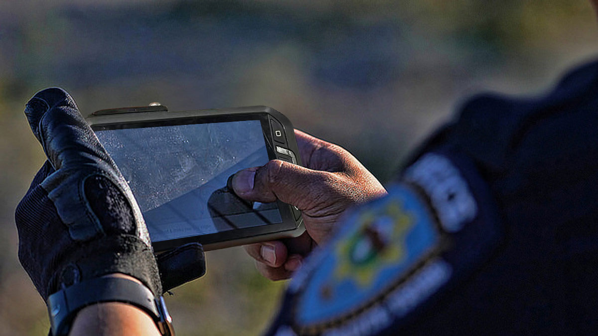 坚固耐用的智能对讲手机让急救人员保持联系和安全的 5 种方式