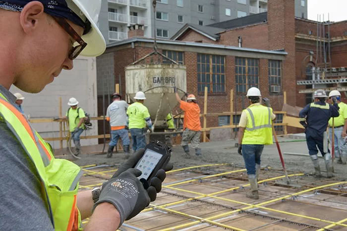 建筑现场工人为什么必备坚固型智能手机？