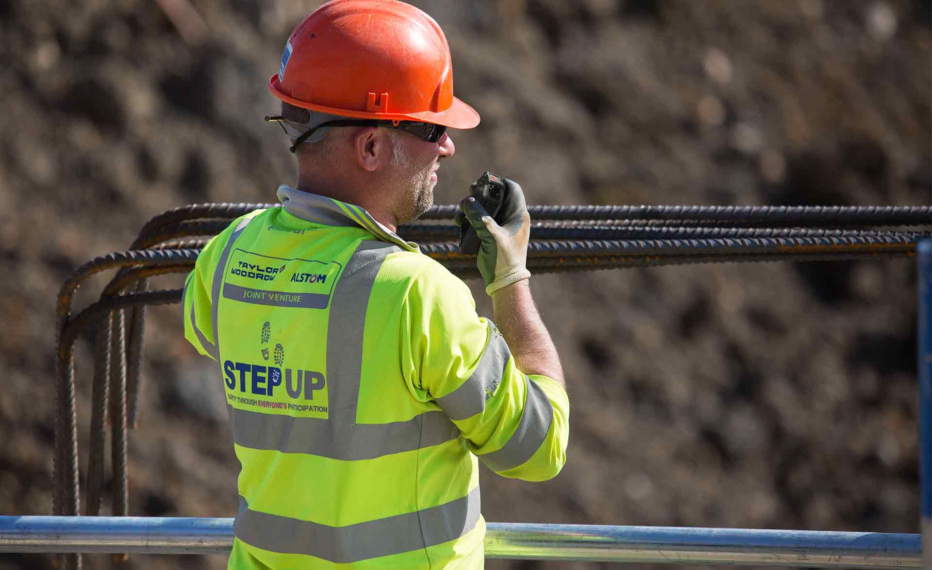 建筑现场工人为什么必备坚固型智能手机？