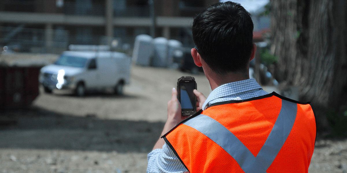 建筑现场工人为什么必备坚固型智能手机？